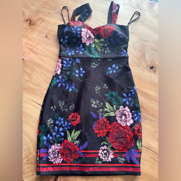 Beautiful Guess Dress Spring - Picture 1 of 3